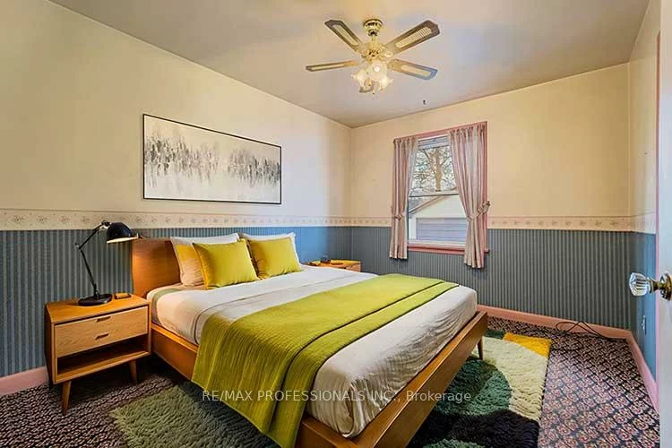 32, Northampton, Islington-City Centre West, Toronto