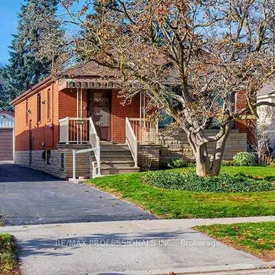 32, Northampton, Islington-City Centre West, Toronto