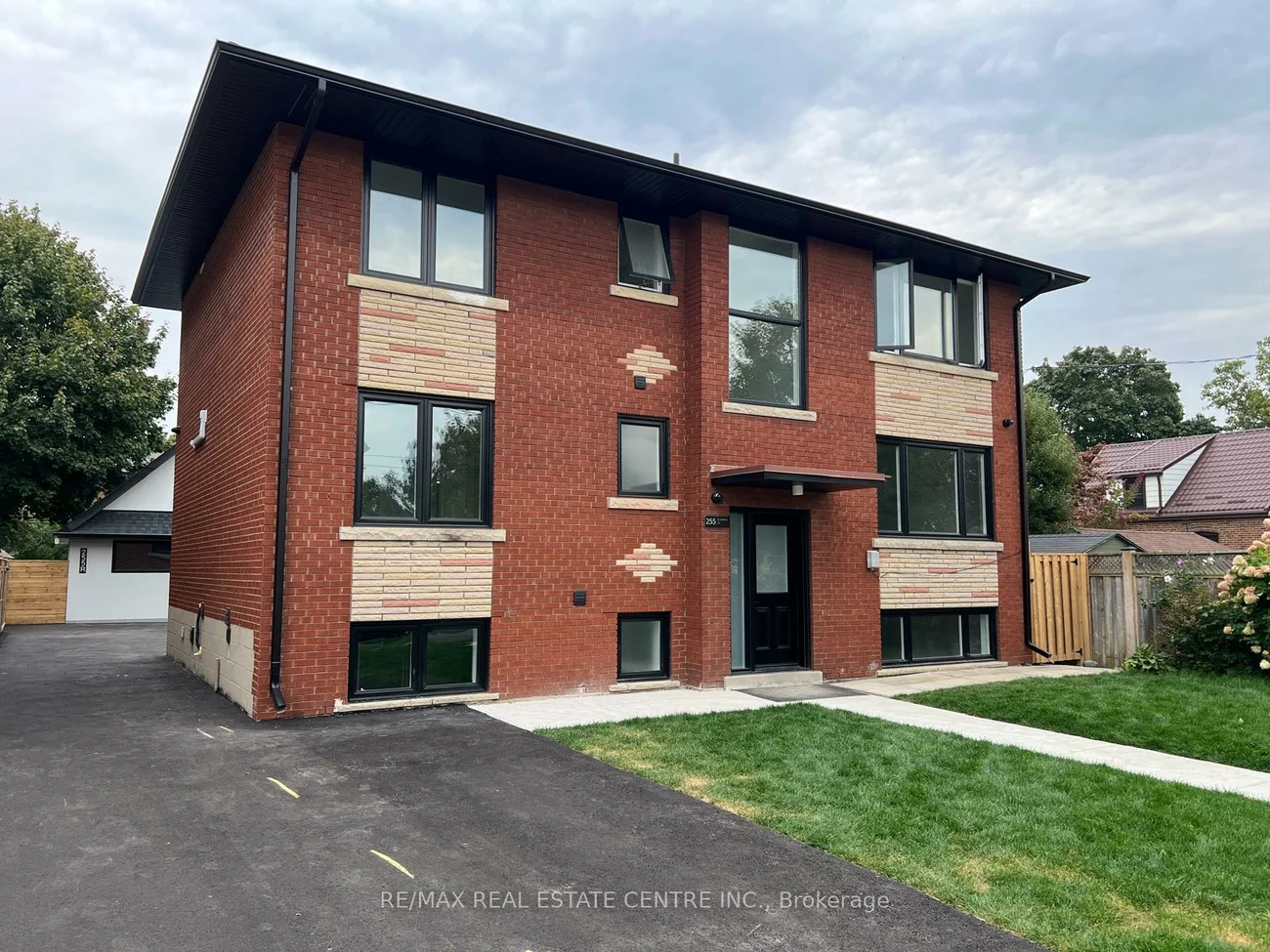 255, Gamma, Alderwood, Toronto