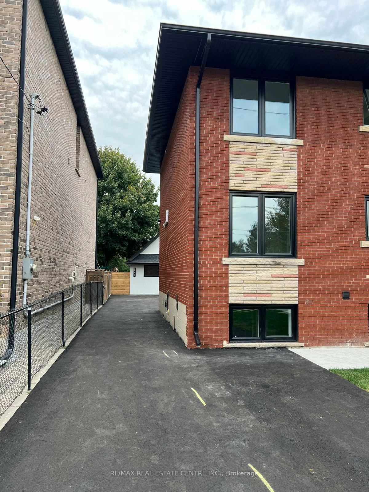 255, Gamma, Alderwood, Toronto