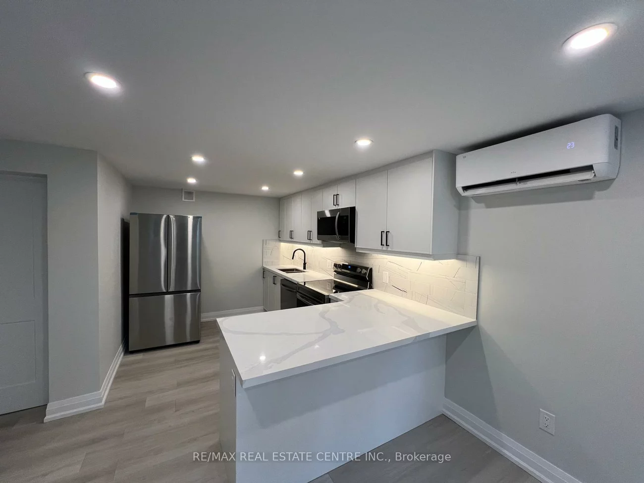 255, Gamma, Alderwood, Toronto