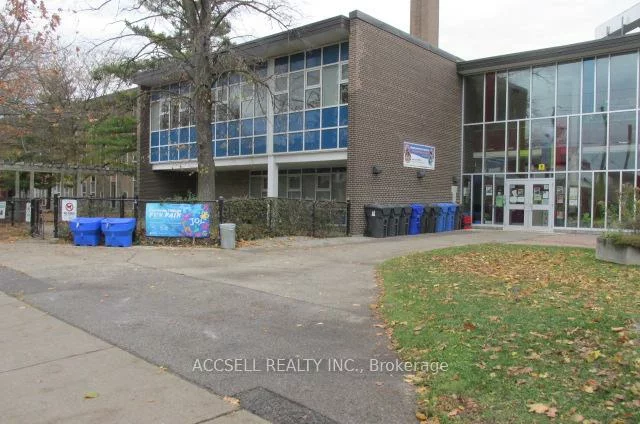 5, Gillespie, Weston-Pellam Park, Toronto