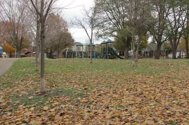 5, Gillespie, Weston-Pellam Park, Toronto