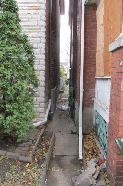 5, Gillespie, Weston-Pellam Park, Toronto