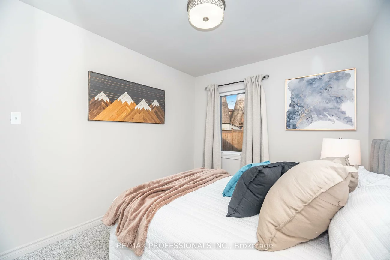 77, Grandville, Rockcliffe-Smythe, Toronto