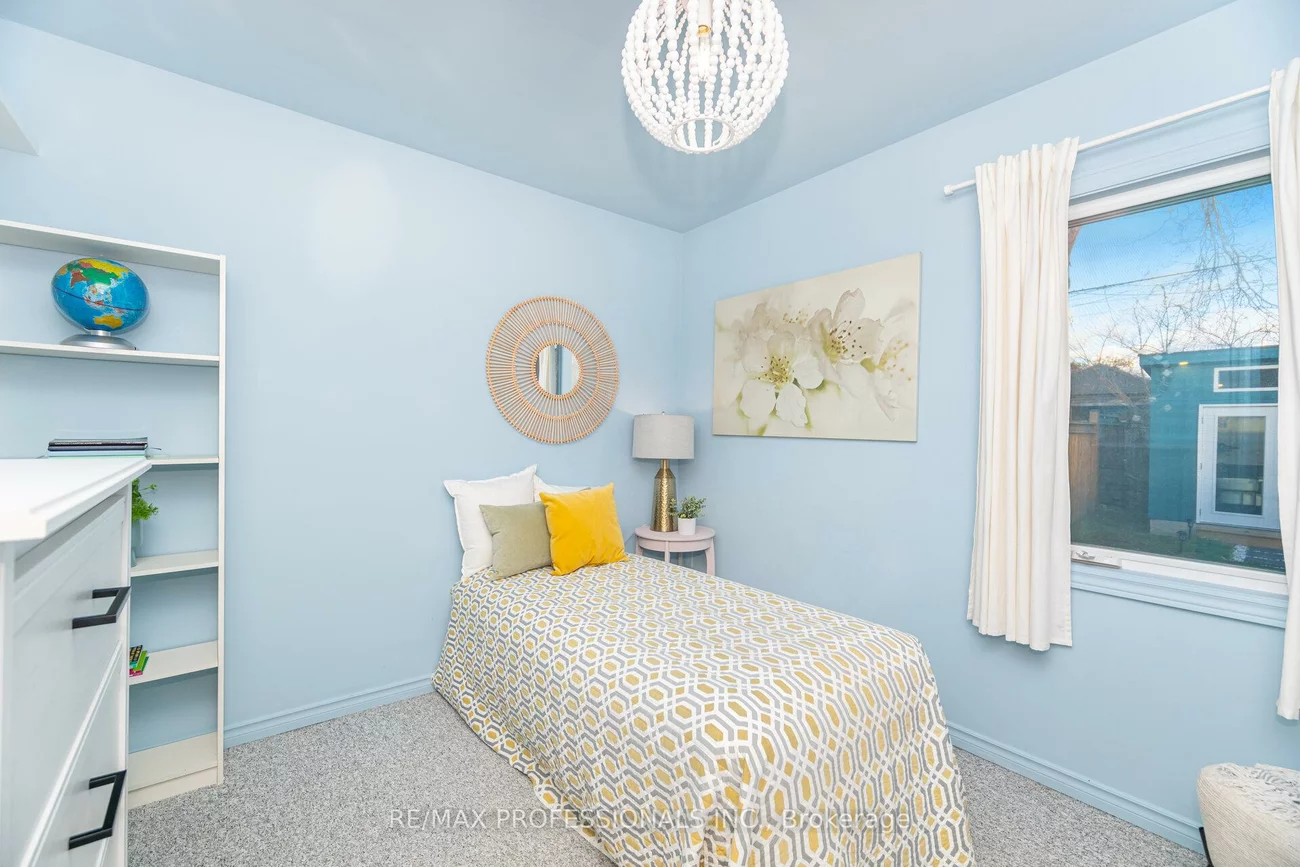 77, Grandville, Rockcliffe-Smythe, Toronto