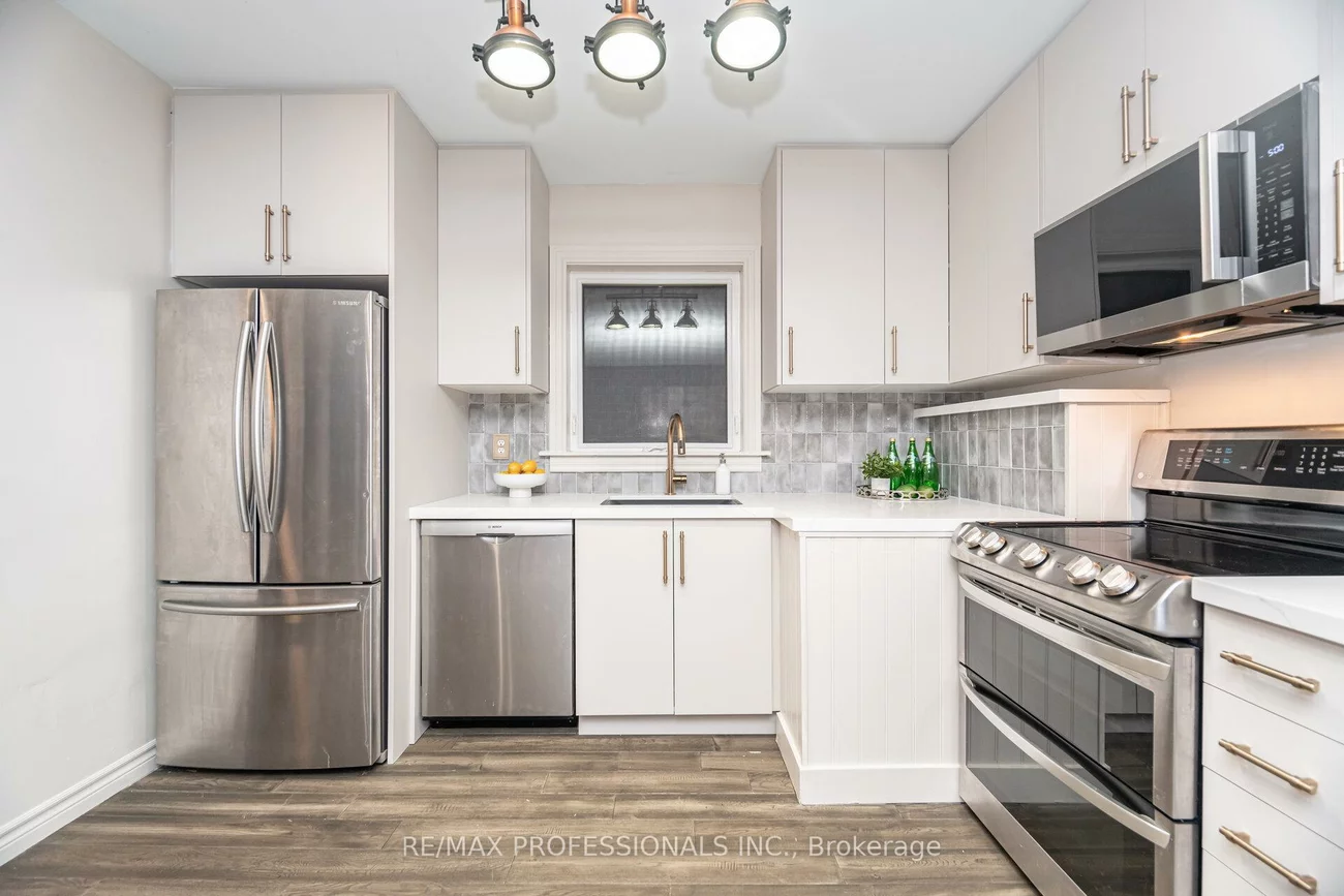 77, Grandville, Rockcliffe-Smythe, Toronto