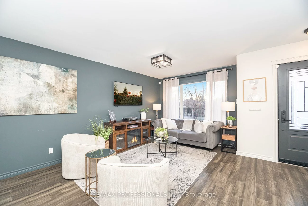 77, Grandville, Rockcliffe-Smythe, Toronto