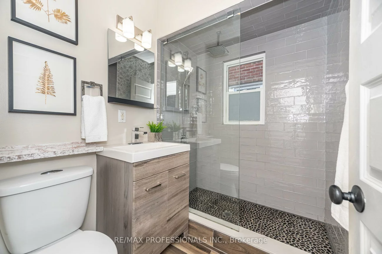 77, Grandville, Rockcliffe-Smythe, Toronto