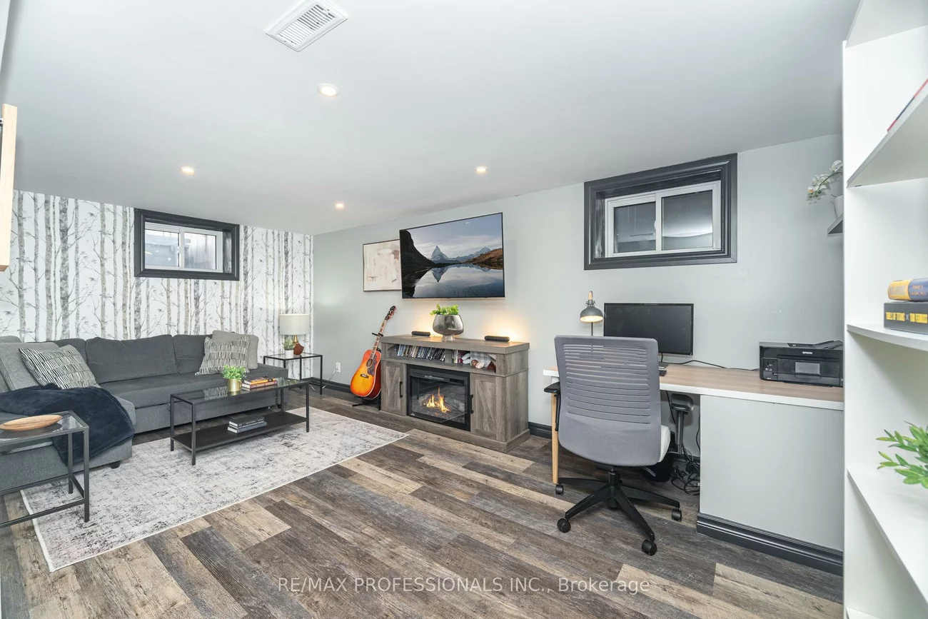 77, Grandville, Rockcliffe-Smythe, Toronto