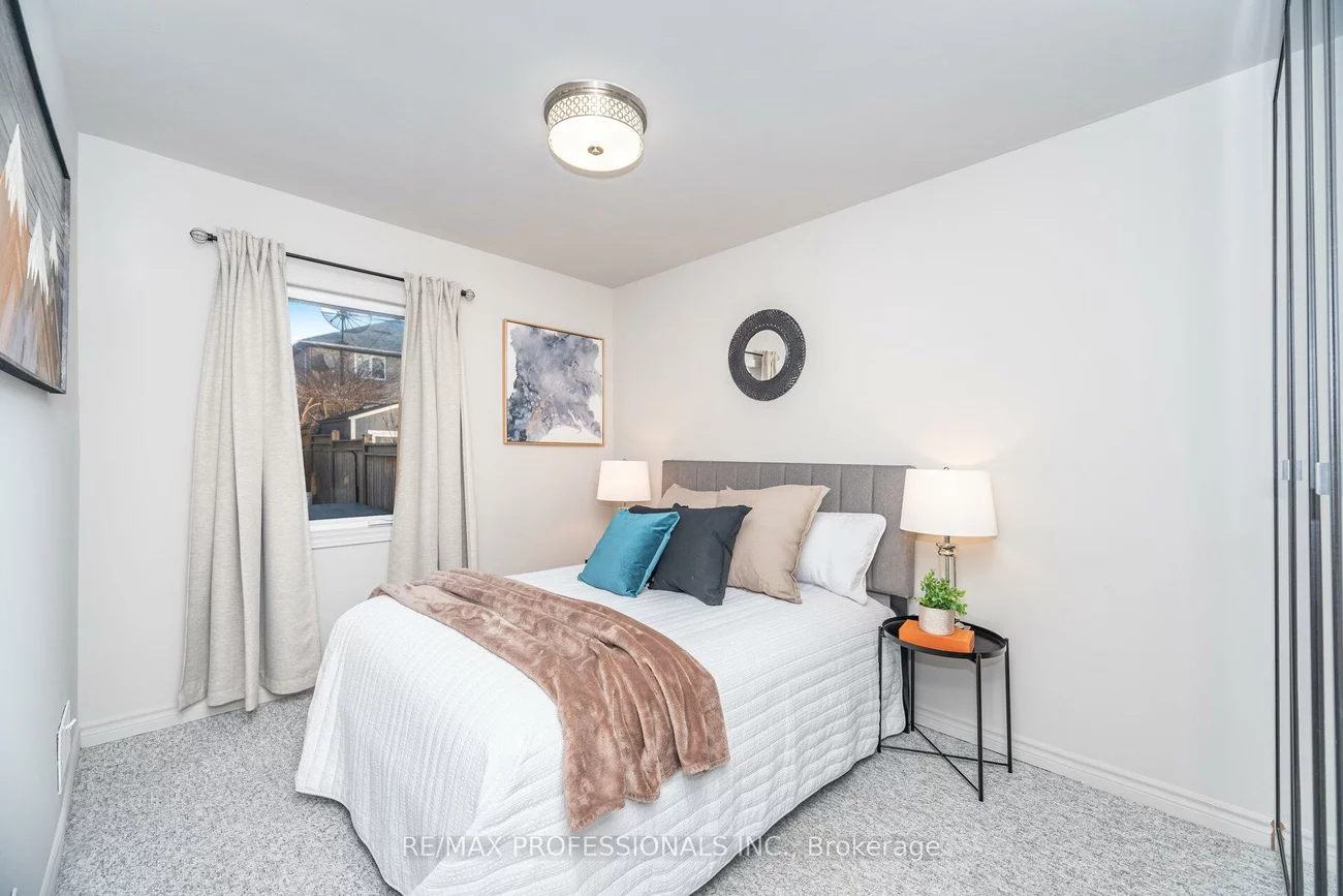 77, Grandville, Rockcliffe-Smythe, Toronto