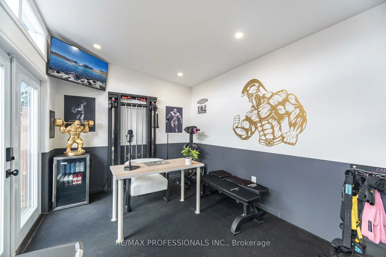 77, Grandville, Rockcliffe-Smythe, Toronto