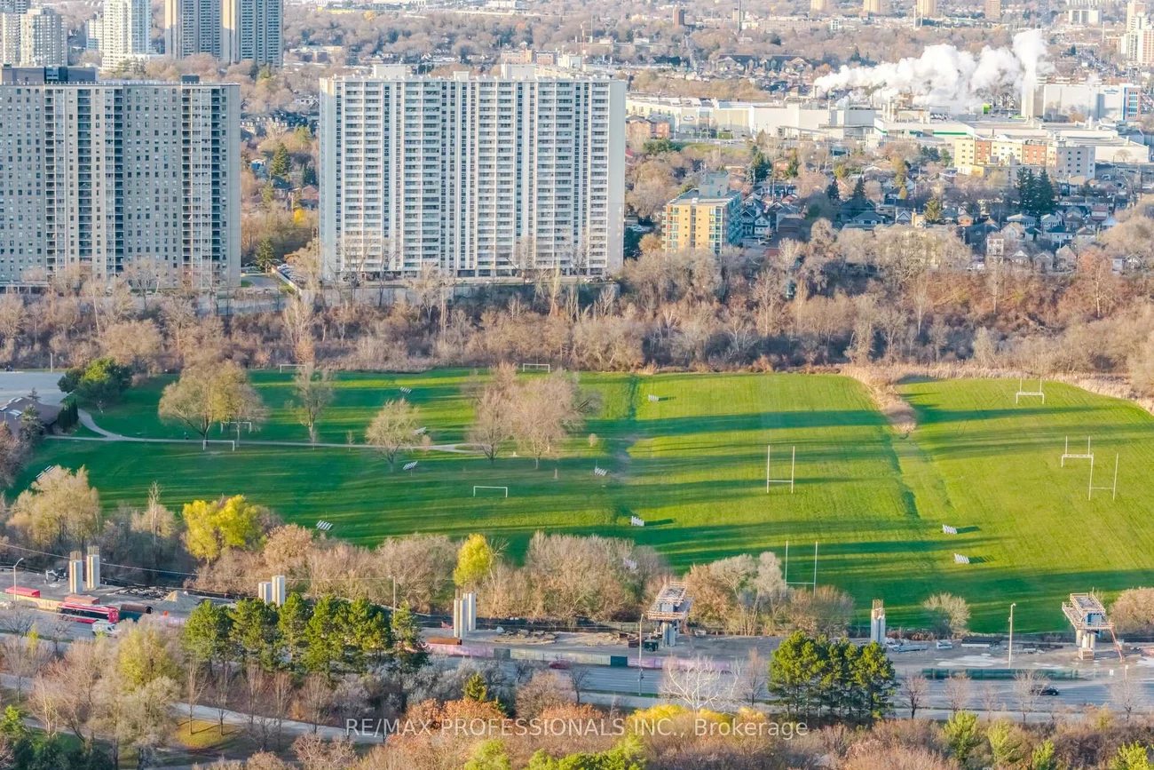 77, Grandville, Rockcliffe-Smythe, Toronto