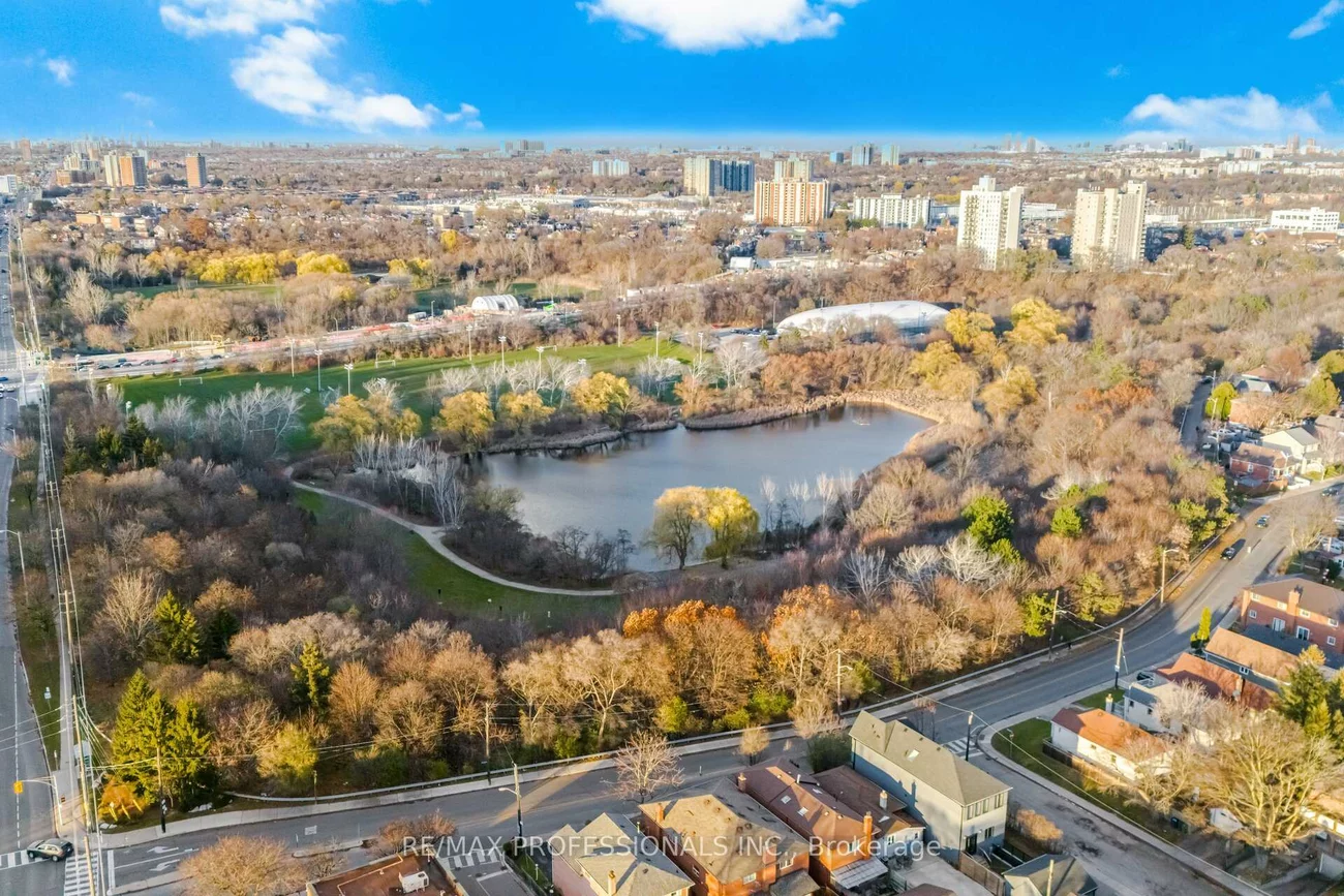 77, Grandville, Rockcliffe-Smythe, Toronto