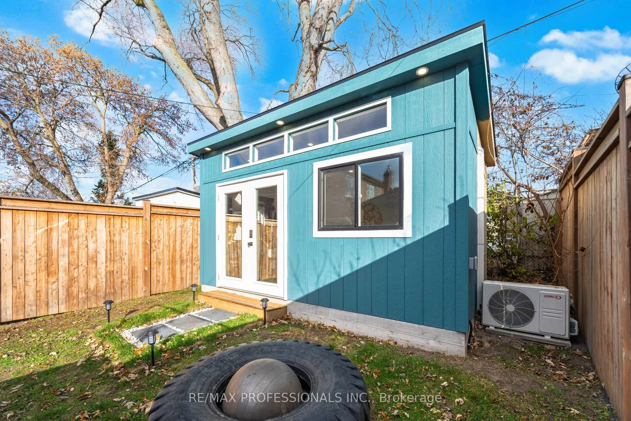 77, Grandville, Rockcliffe-Smythe, Toronto