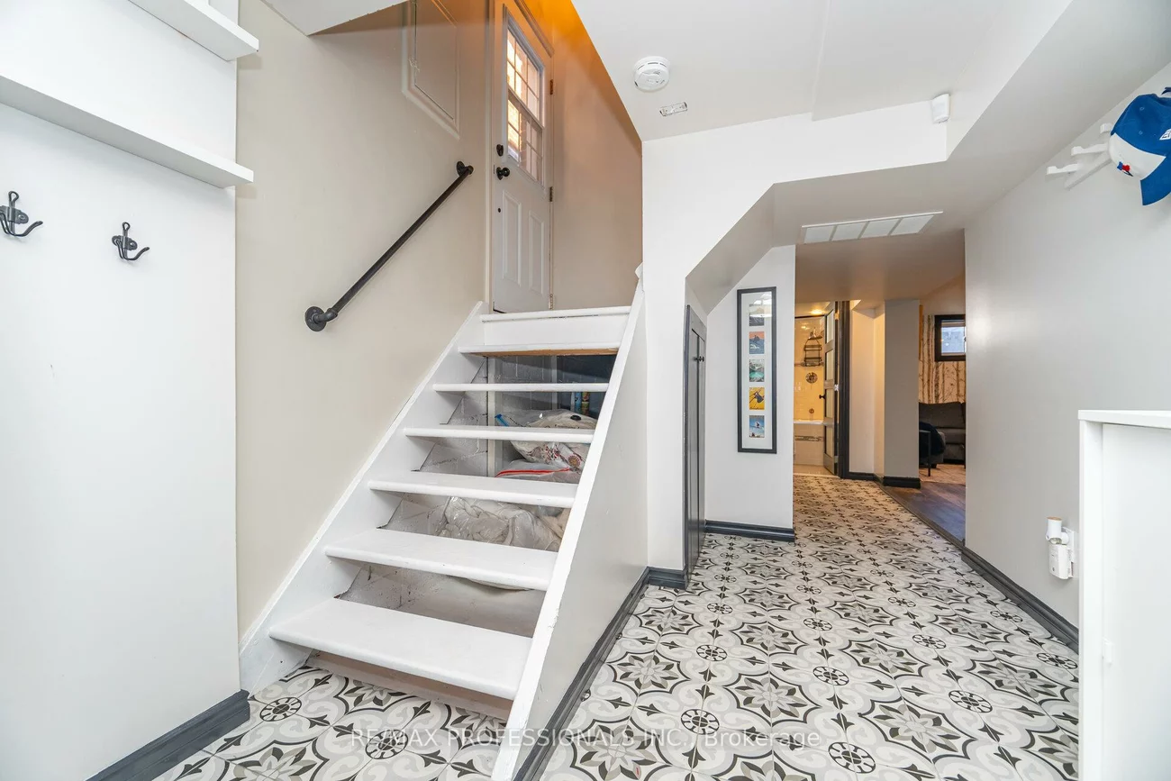 77, Grandville, Rockcliffe-Smythe, Toronto