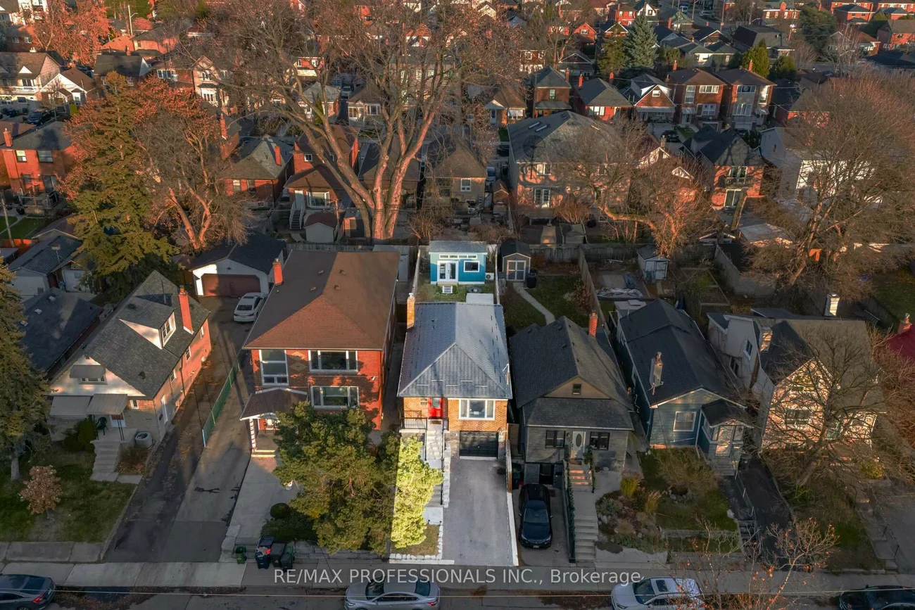 77, Grandville, Rockcliffe-Smythe, Toronto