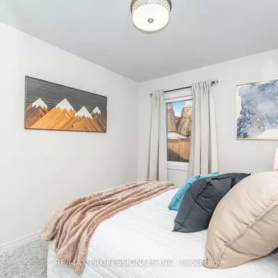 77, Grandville, Rockcliffe-Smythe, Toronto