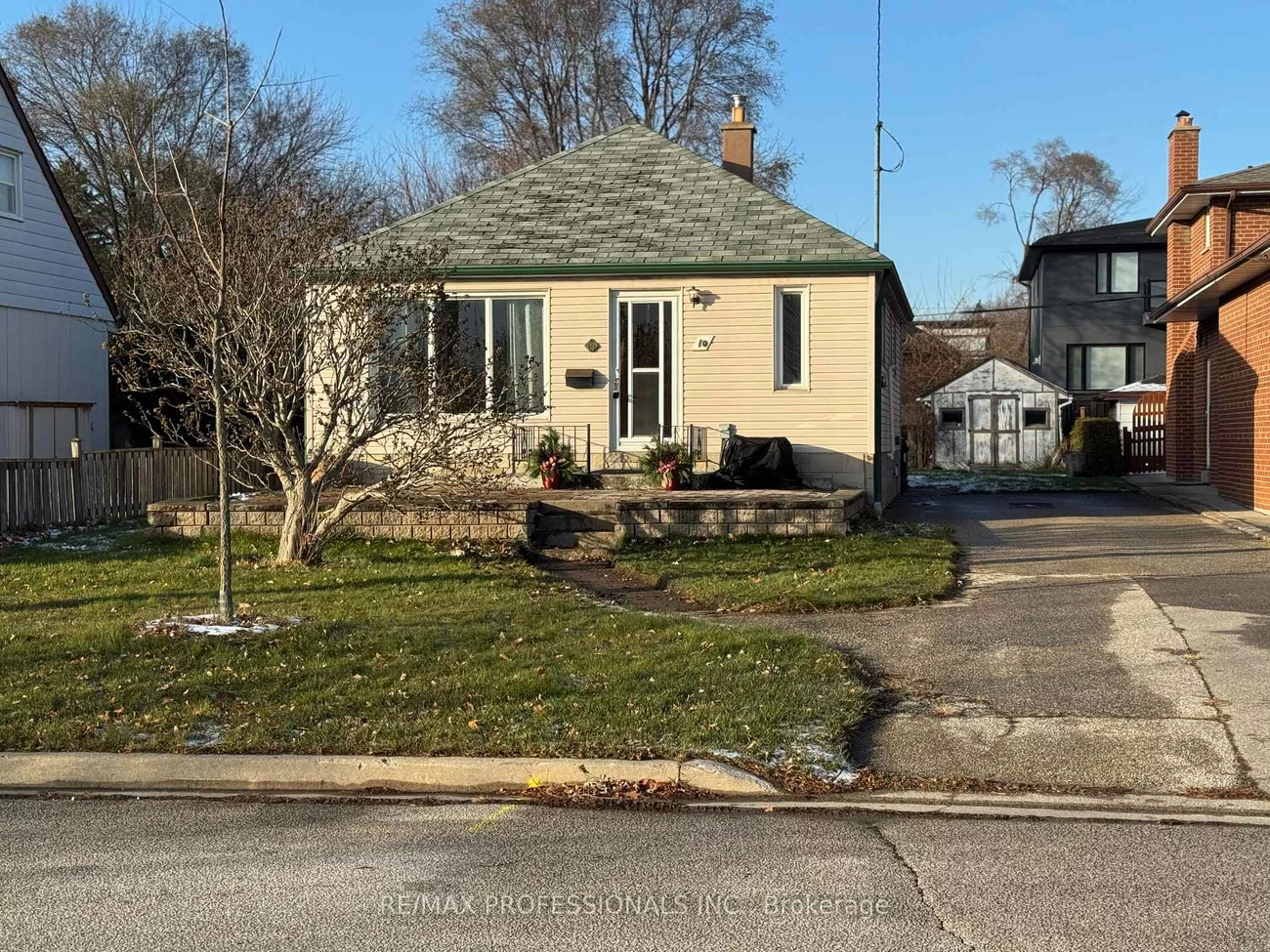 10, Avalon, Alderwood, Toronto