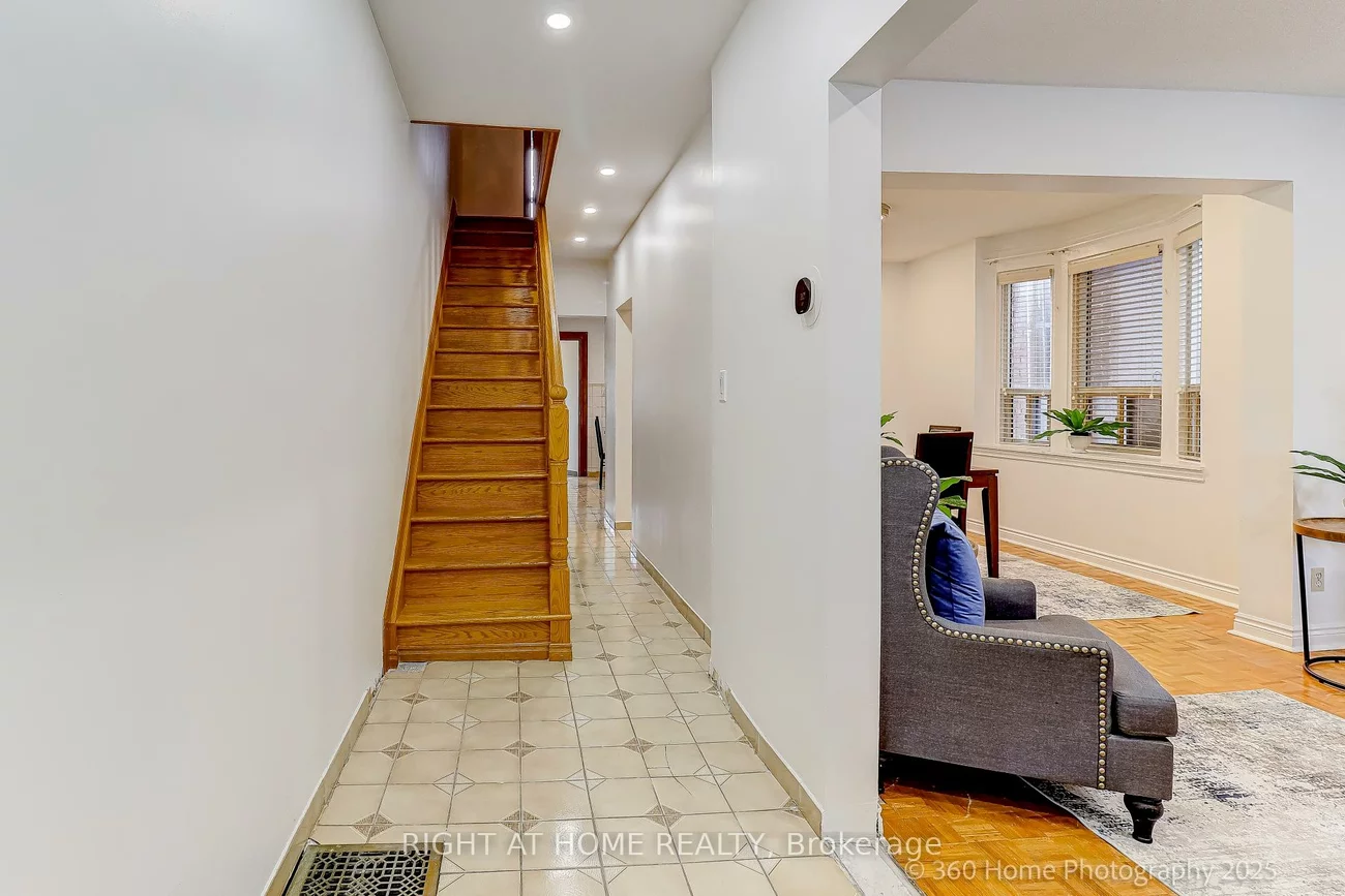 709, Dupont, Dovercourt-Wallace Emerson-Junction, Toronto