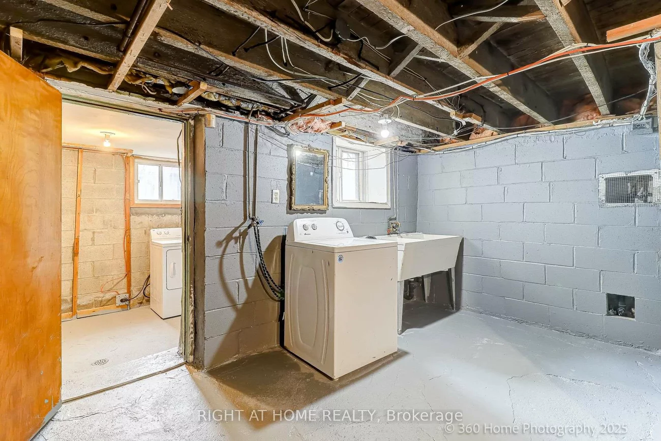 709, Dupont, Dovercourt-Wallace Emerson-Junction, Toronto