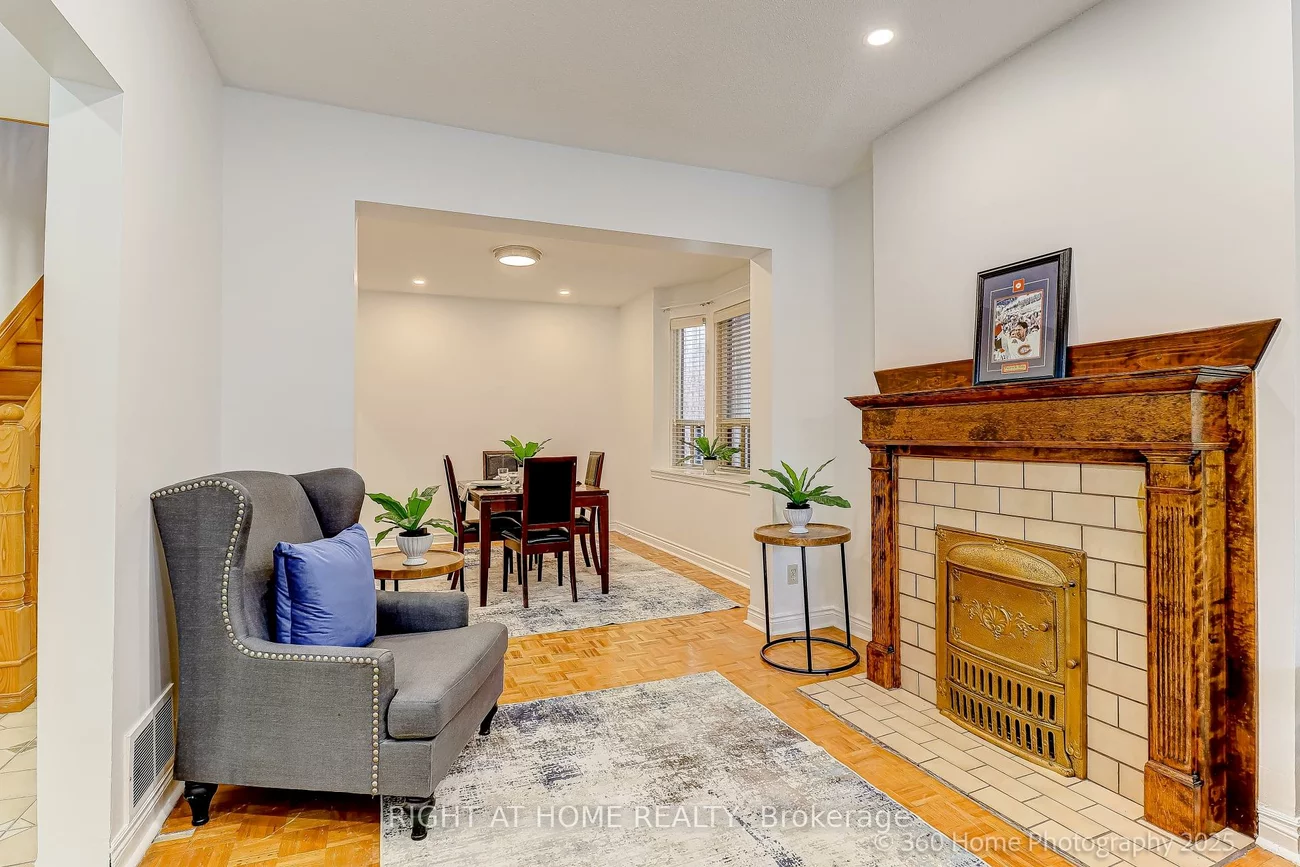 709, Dupont, Dovercourt-Wallace Emerson-Junction, Toronto