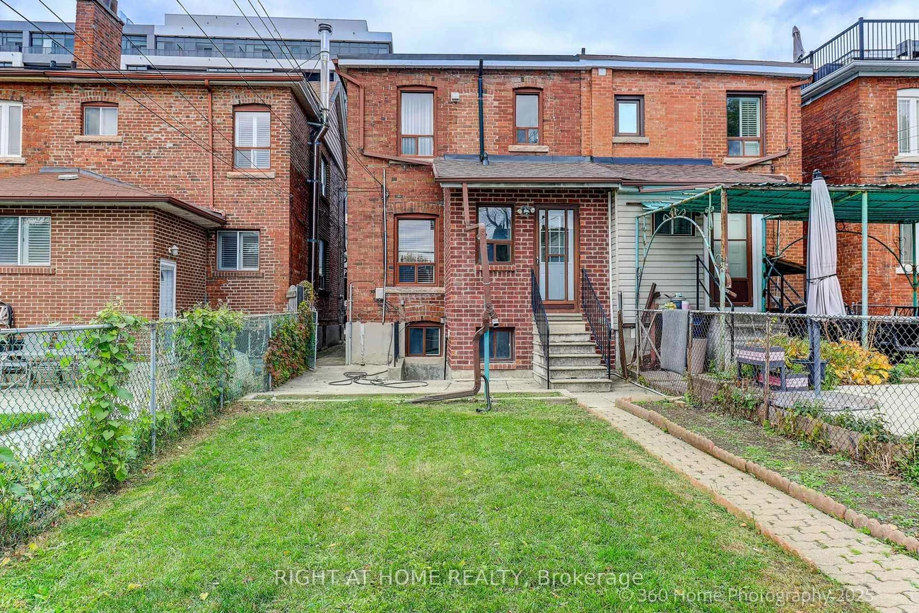 709, Dupont, Dovercourt-Wallace Emerson-Junction, Toronto