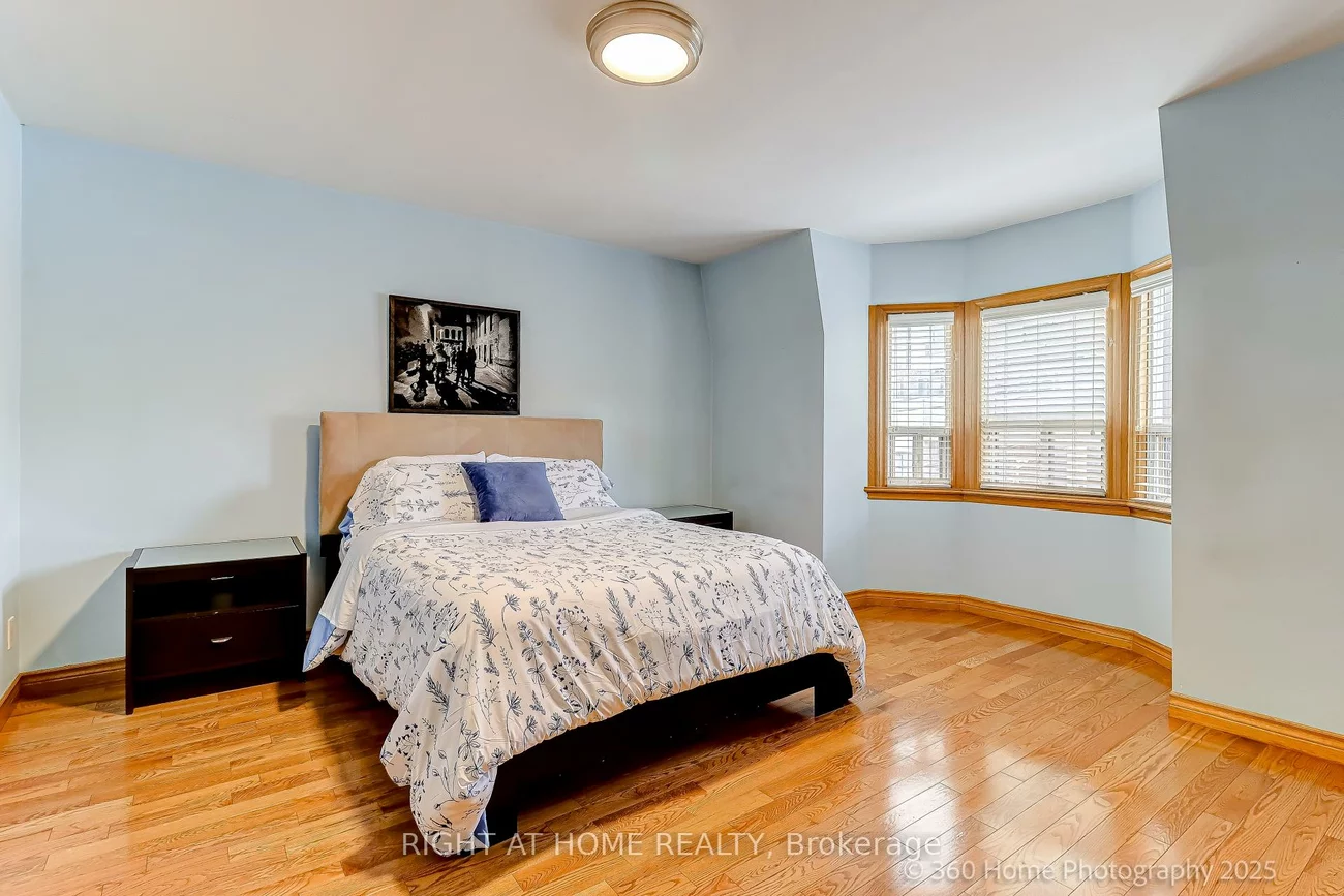 709, Dupont, Dovercourt-Wallace Emerson-Junction, Toronto