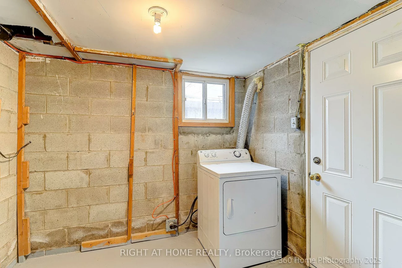 709, Dupont, Dovercourt-Wallace Emerson-Junction, Toronto