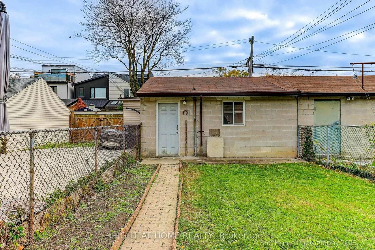 709, Dupont, Dovercourt-Wallace Emerson-Junction, Toronto