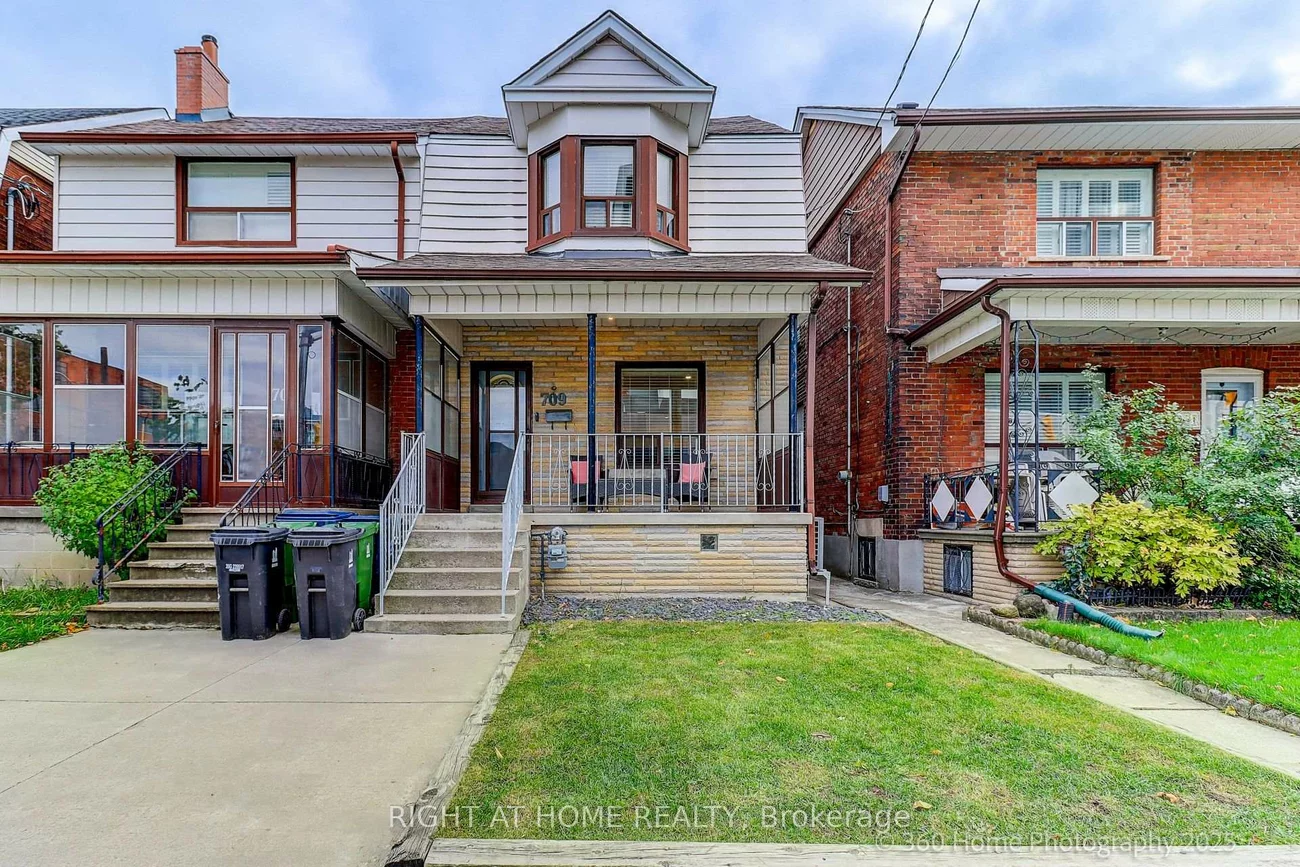 709, Dupont, Dovercourt-Wallace Emerson-Junction, Toronto