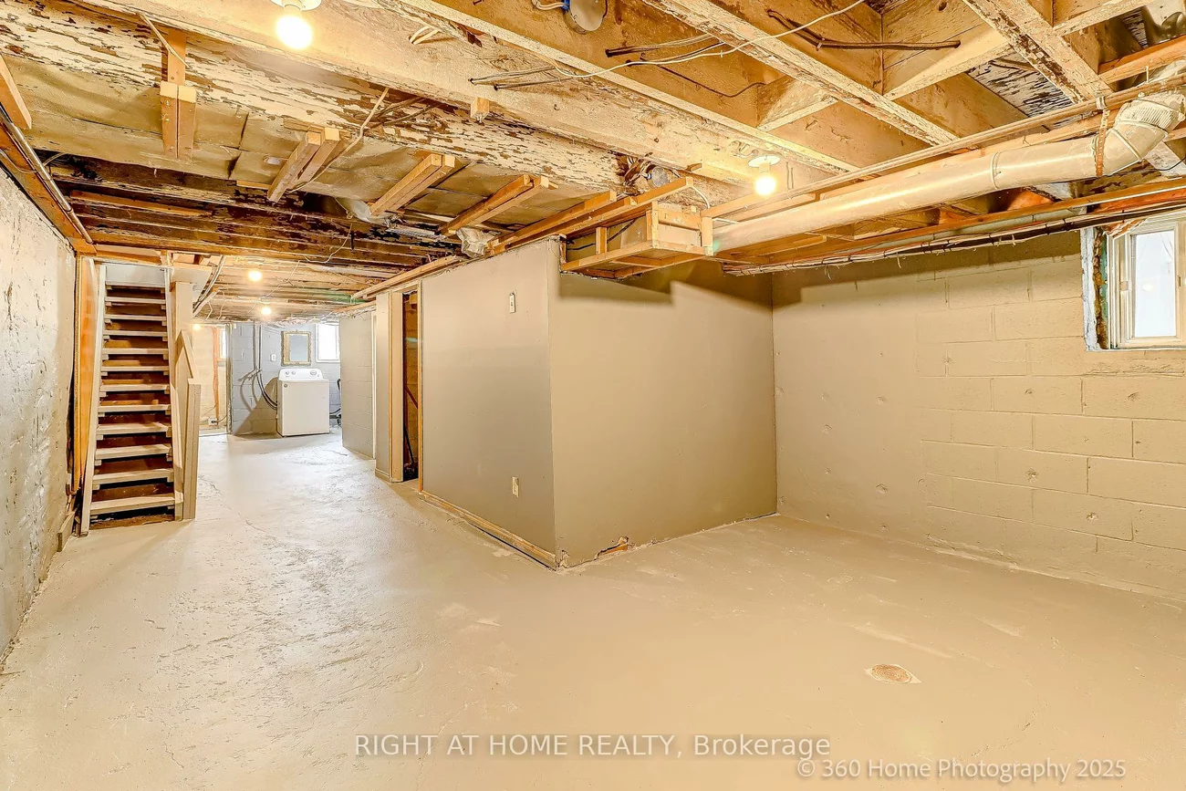 709, Dupont, Dovercourt-Wallace Emerson-Junction, Toronto