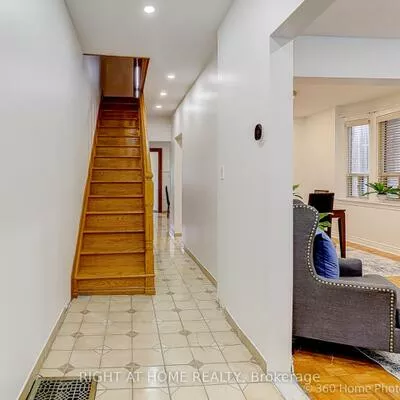 709, Dupont, Dovercourt-Wallace Emerson-Junction, Toronto