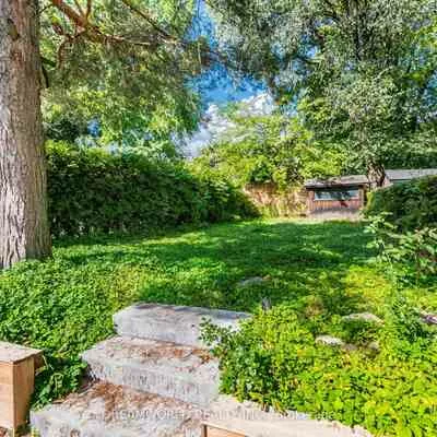 22, Yorkleigh, Humber Heights, Toronto