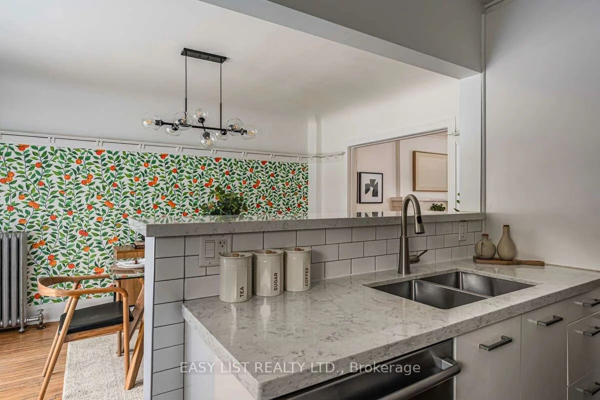 44, Parkdale, High Park-Swansea, Toronto