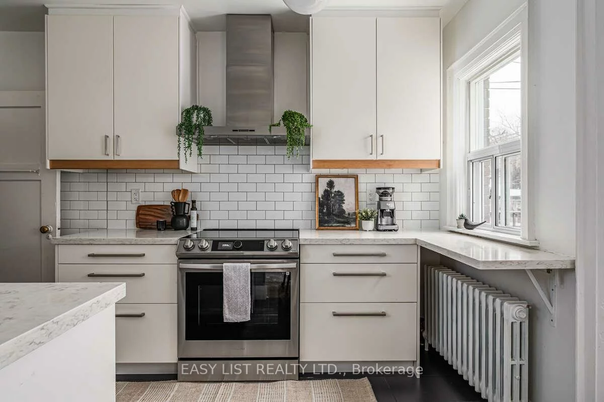 44, Parkdale, High Park-Swansea, Toronto