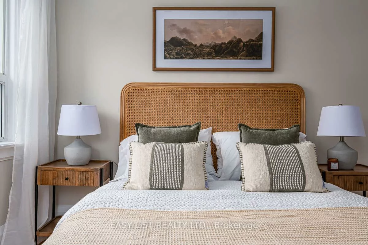 44, Parkdale, High Park-Swansea, Toronto