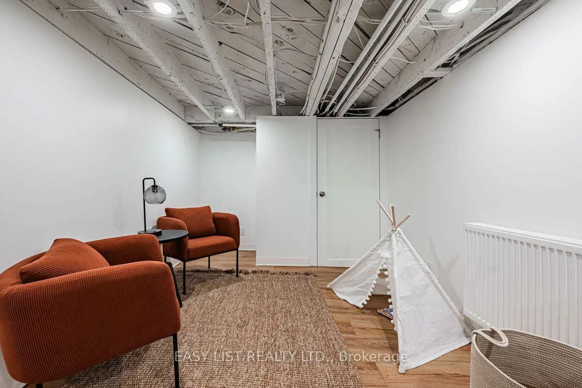 44, Parkdale, High Park-Swansea, Toronto