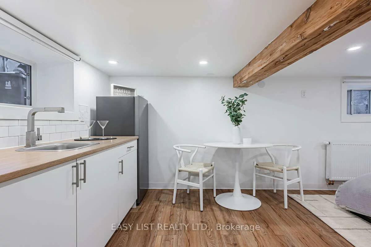 44, Parkdale, High Park-Swansea, Toronto