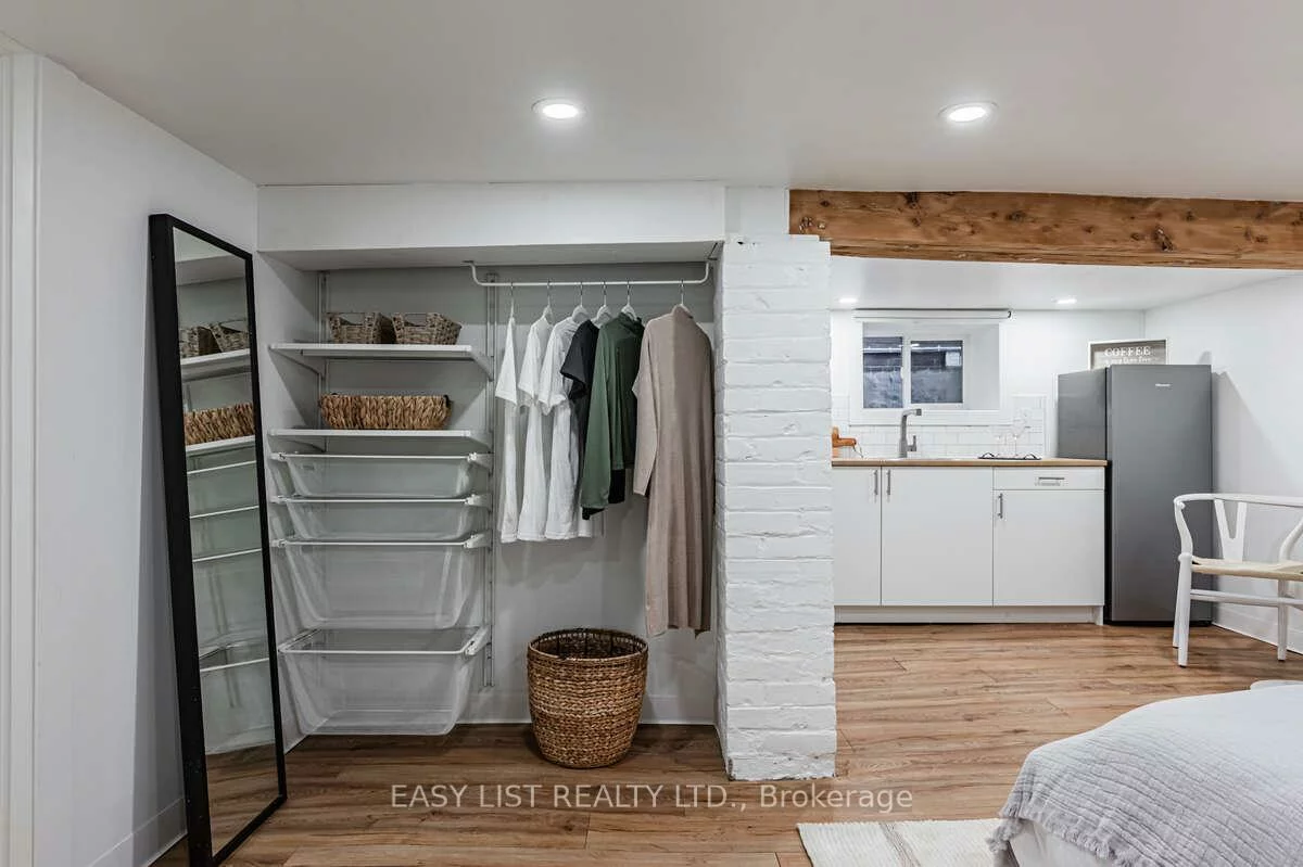 44, Parkdale, High Park-Swansea, Toronto