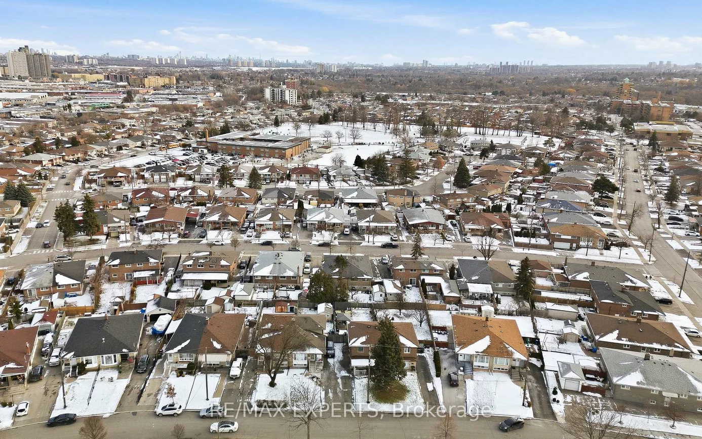 16, Navenby, Humber Summit, Toronto