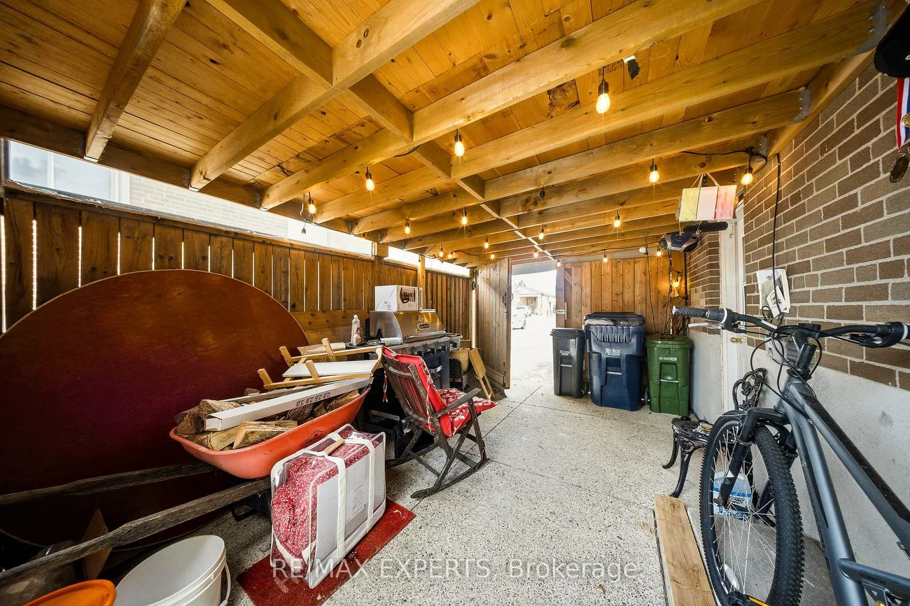 16, Navenby, Humber Summit, Toronto