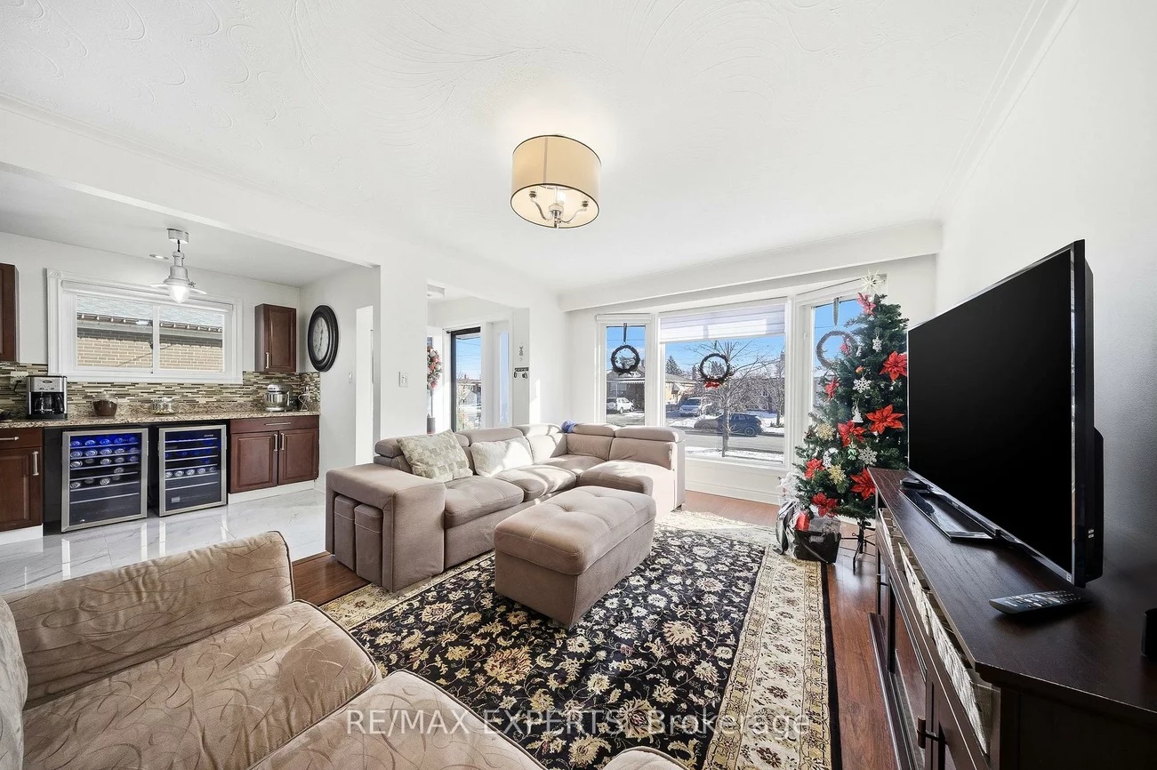 16, Navenby, Humber Summit, Toronto