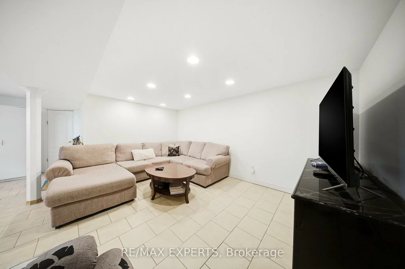 16, Navenby, Humber Summit, Toronto