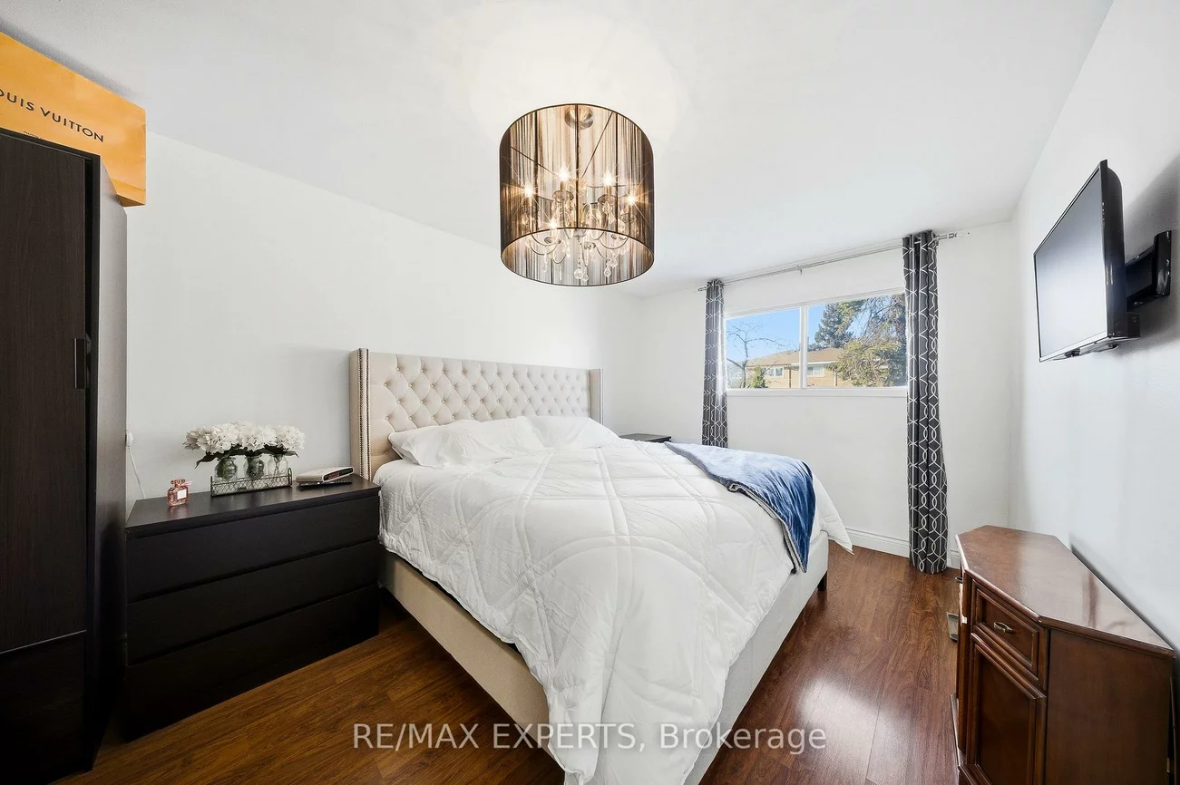 16, Navenby, Humber Summit, Toronto