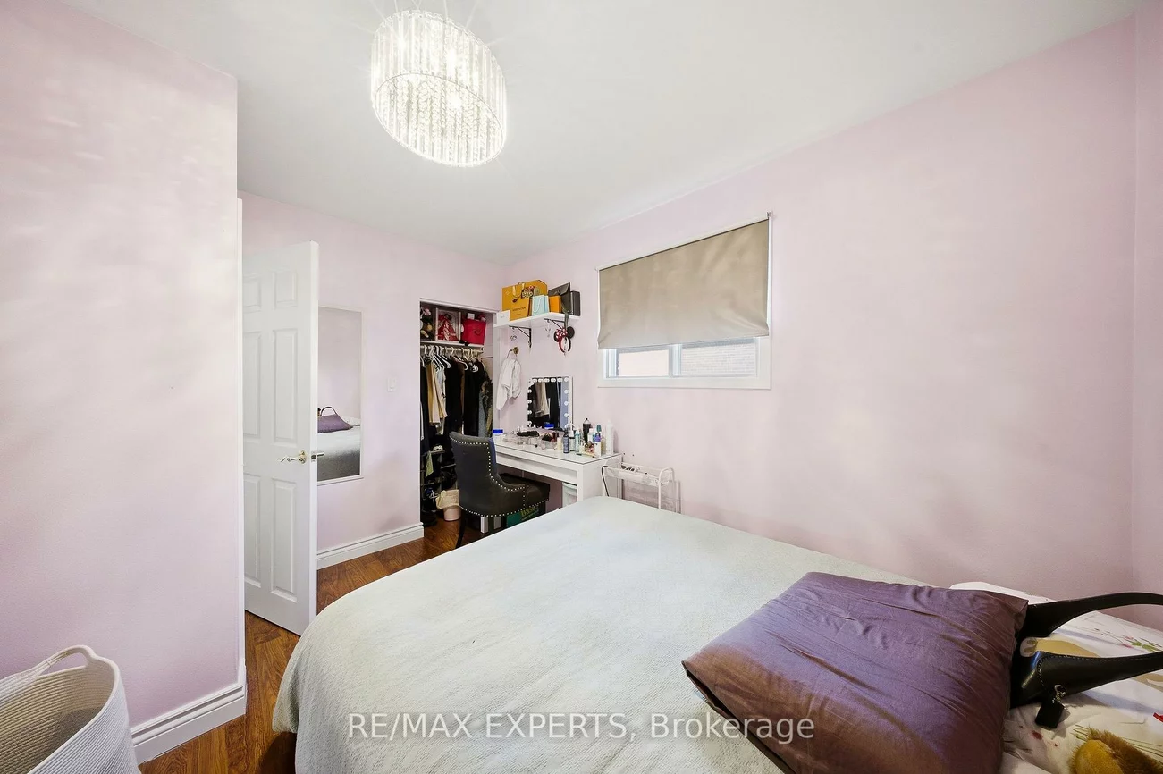 16, Navenby, Humber Summit, Toronto