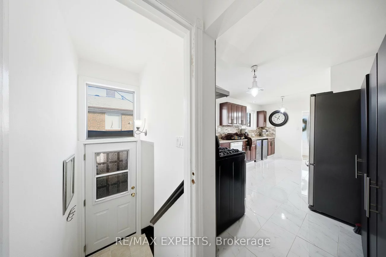 16, Navenby, Humber Summit, Toronto