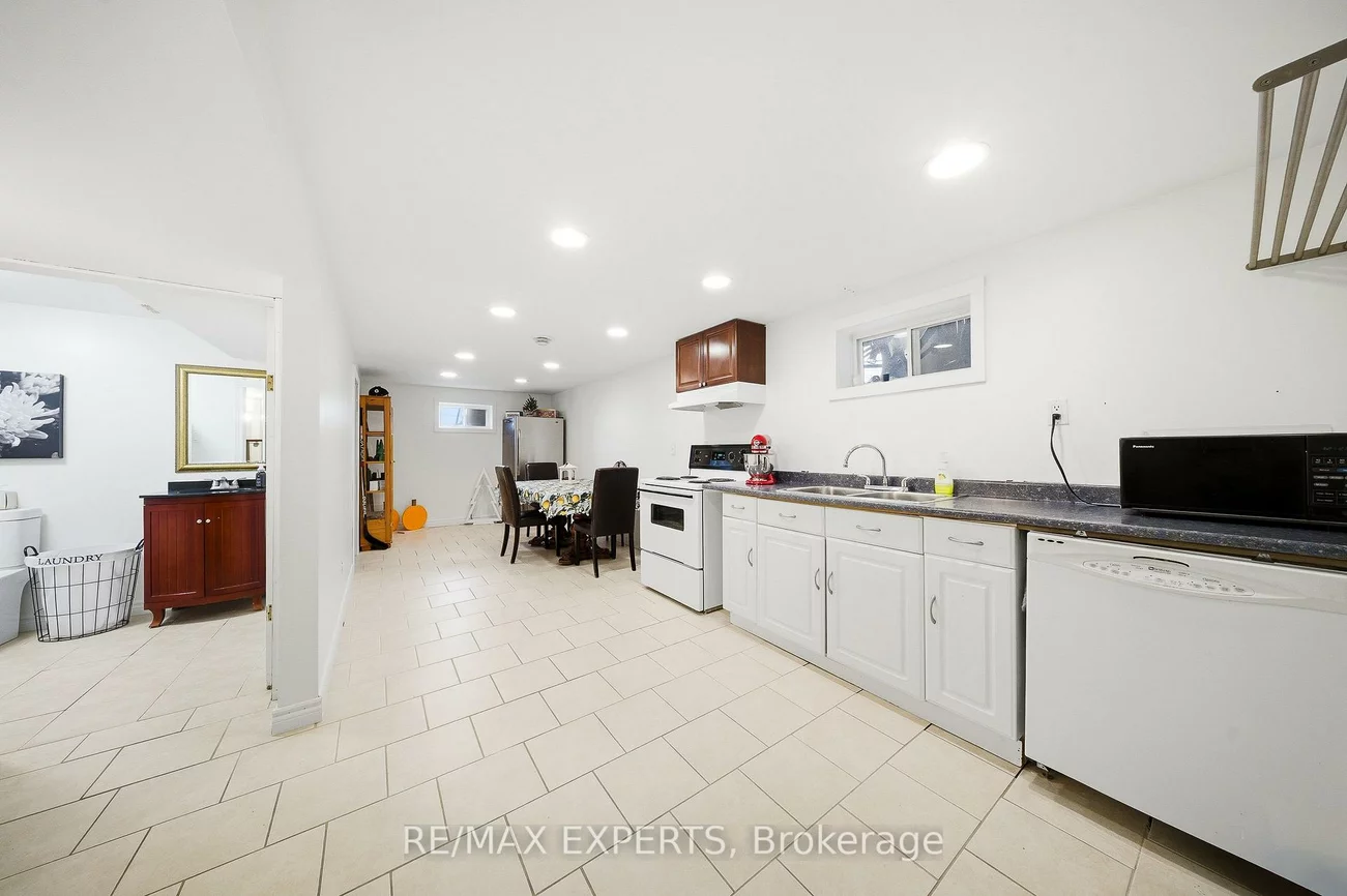 16, Navenby, Humber Summit, Toronto