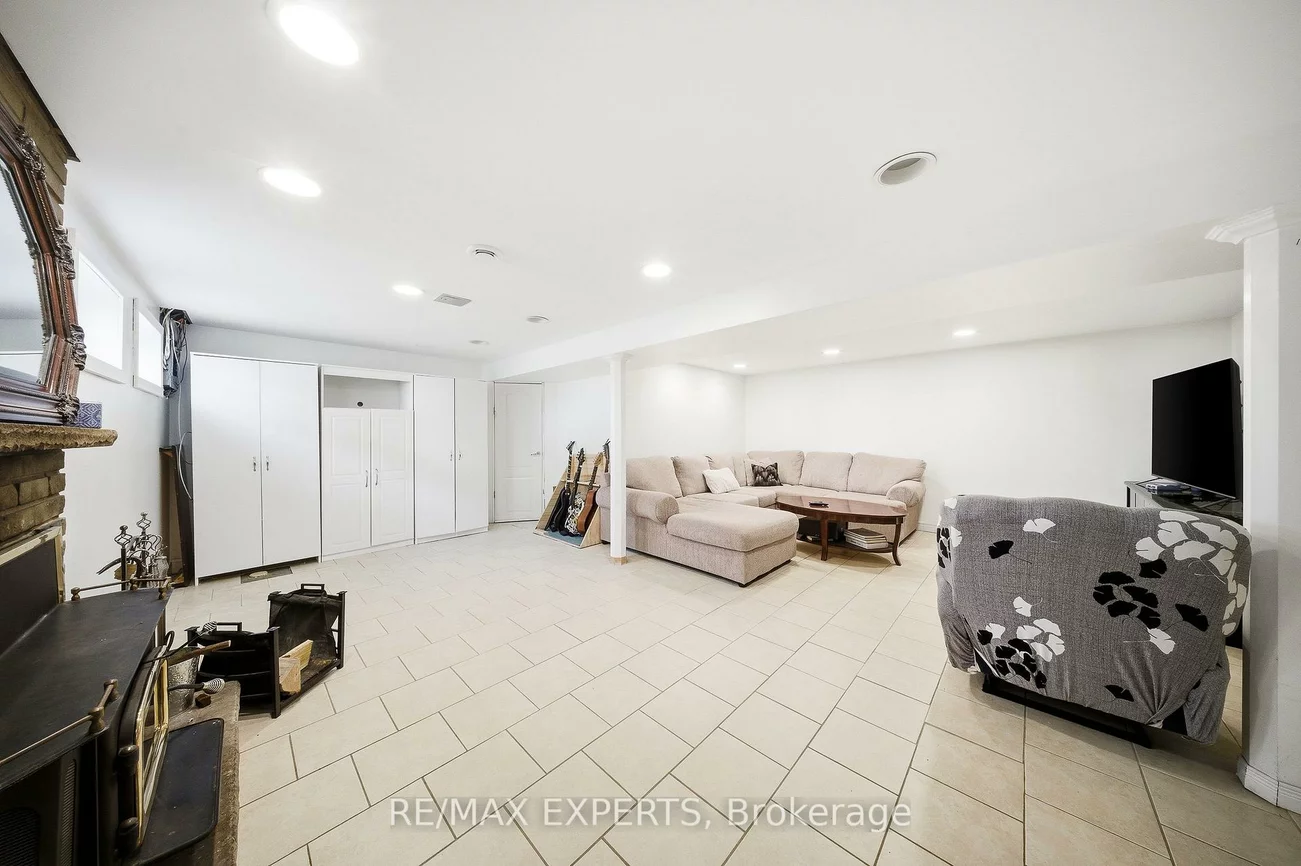 16, Navenby, Humber Summit, Toronto