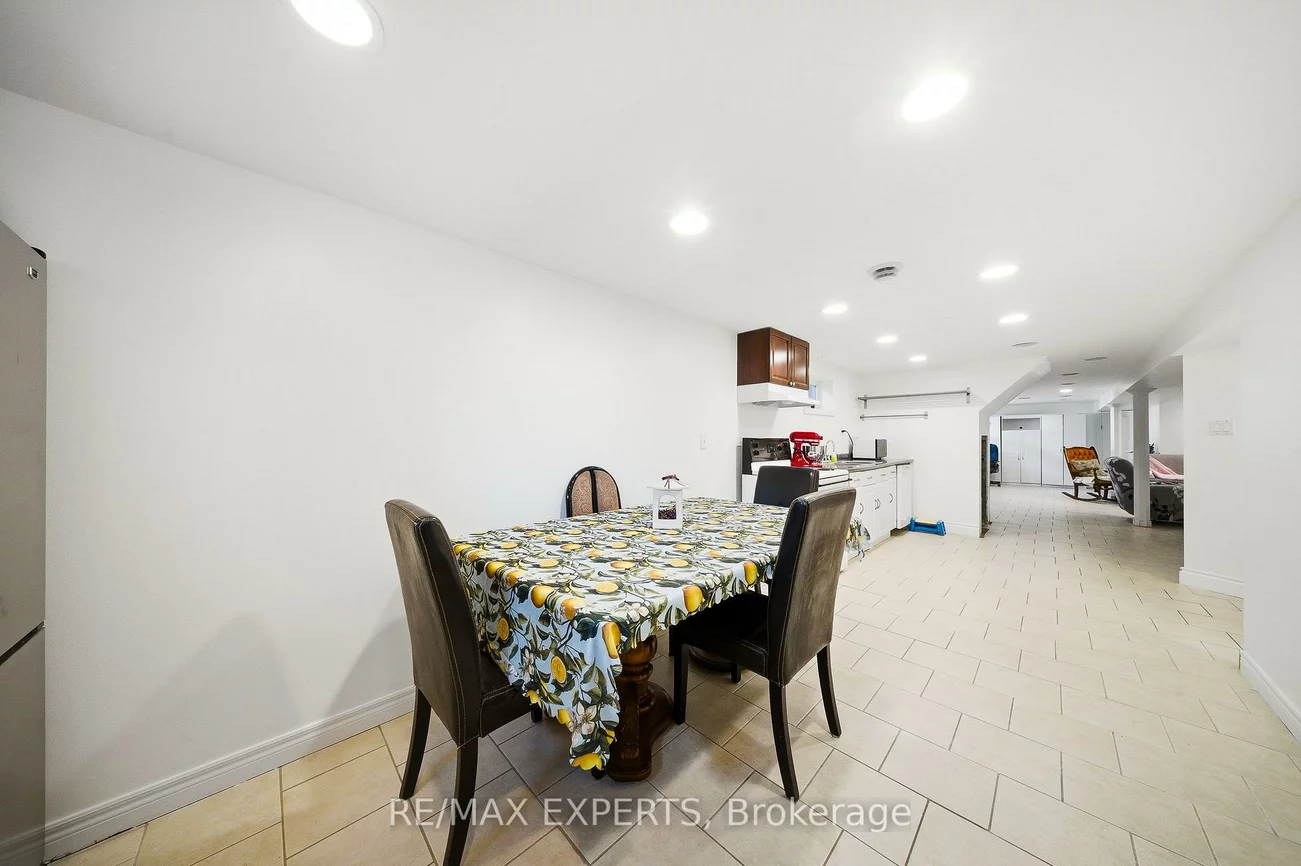 16, Navenby, Humber Summit, Toronto